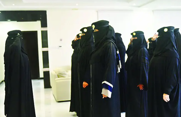 شروط الوظائف العسكريه للنساء في السعودية 1448.. العمر والوزن وطريقة التقديم شروط الوظائف العسكريه للنساء